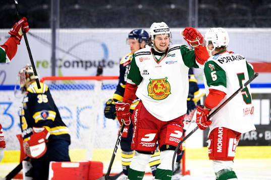 Moras Måns Carlsson och Viktor Larsson jublar