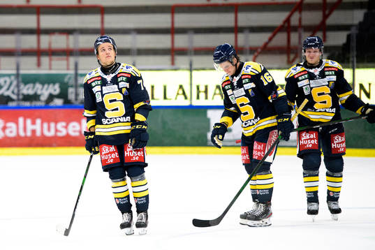 Södertäljes Rasmus Kahilainen och Samuel Fagemo deppar