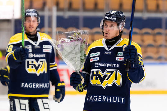 s Fredrik Forsberg tackar publiken