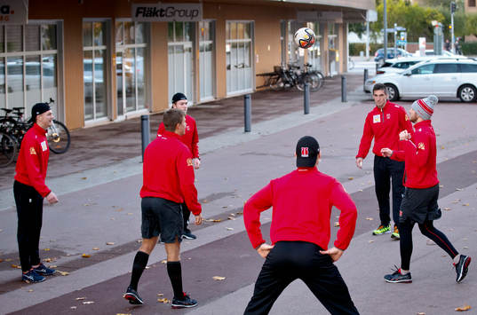Örebros Borna Rendulic och Robin Kovacs värmer upp med