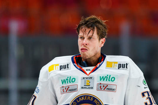 Växjös målvakt Viktor Fasth har ont