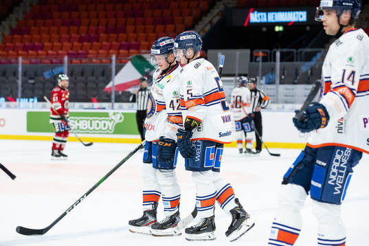 Växjös Teemu Eronen och Juuso Vainio deppar
