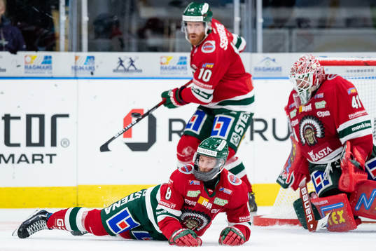 Frölundas Viktor Ekbom täcker skott