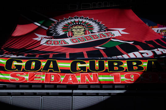 En Frölunda flagga på läktarna