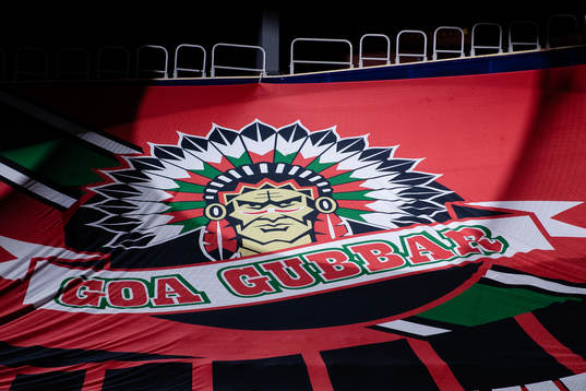 En Frölunda flagga på läktarna