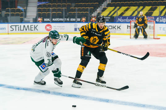 Färjestads Carl Jakobsson och Skellefteås Philip Broberg