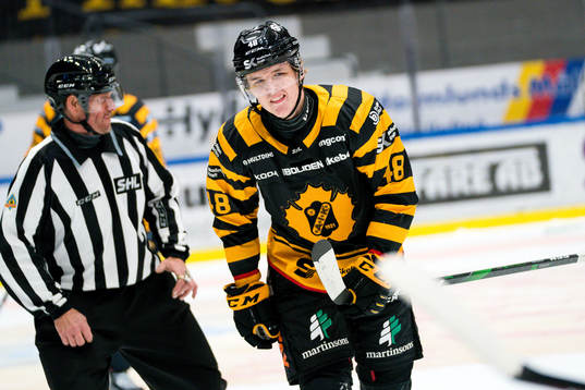 Skellefteås Jonatan Berggren jublar