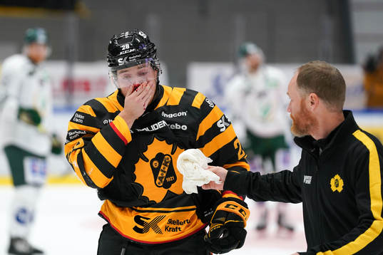 Skellefteås Jesper Frödén har ont
