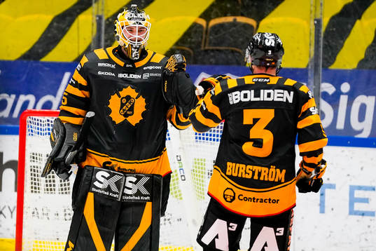 Skellefteås målvakt Arvid Söderblom och Niclas Burström