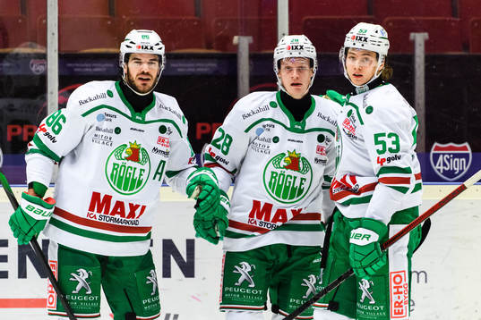 Rögles Eric Gelinas jublar med Anton Bengtsson och Moritz