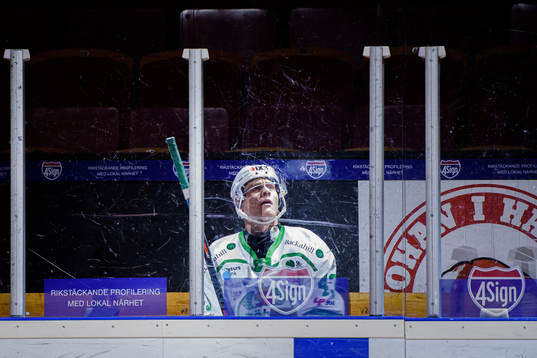 Rögles Olli Palola deppar i utvisningsbåset