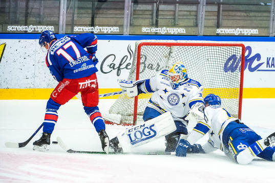 Oskarshamns Jonas Engström och Leksands målvakt Janne