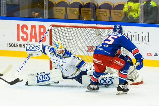 Oskarshamns Johannes Salmonsson och Leksands målvakt Janne