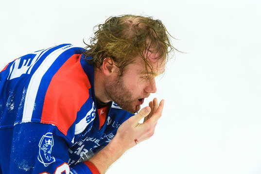 Oskarshamns Kim Rosdahl har ont