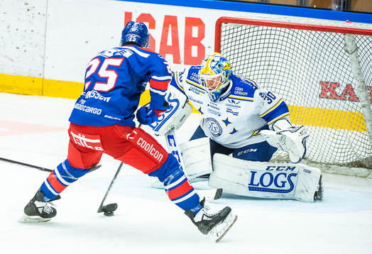 Oskarshamns Johannes Salmonsson och Leksands målvakt Janne