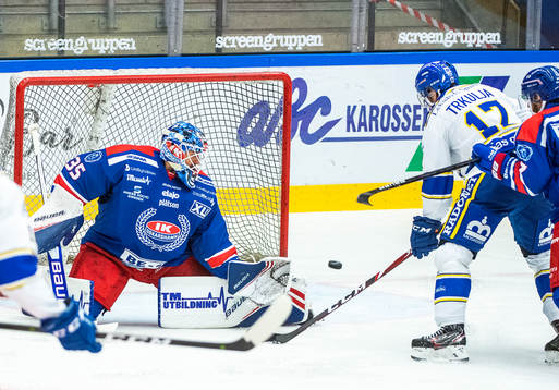 Oskarshamns målvakt Joe Cannata och Leksands Daniel Olsson