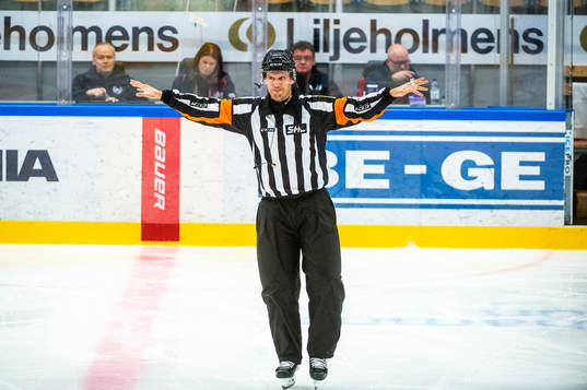 Domare Johan Magnusson dömer bort Leksands 3-3 mål