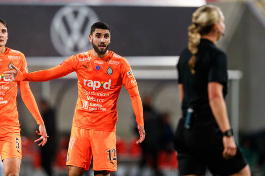 AFC Eskilstunas Pontus Rödin reagerar på domare Tess