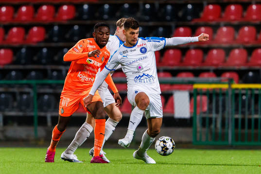 AFC Eskilstunas Chidi Dauda Omeje mot Akropolis Mauricio