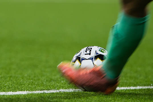 En fotboll och en sko
