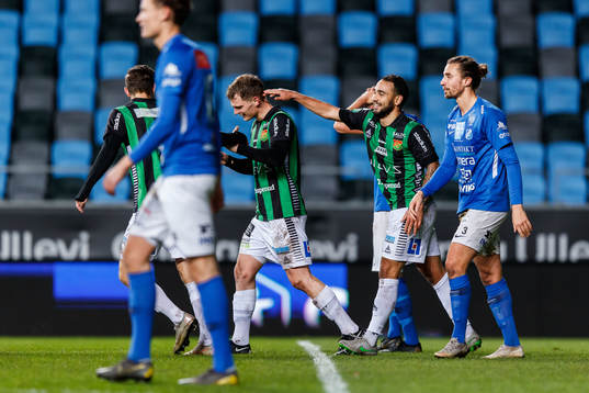 GAIS Meinhard Egilsson Olsen jublar med lagkamrater