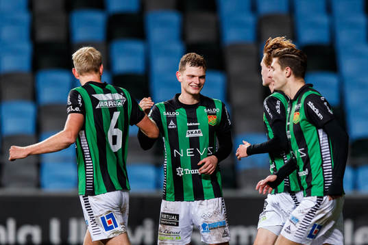 GAIS Meinhard Egilsson Olsen jublar med lagkamrater