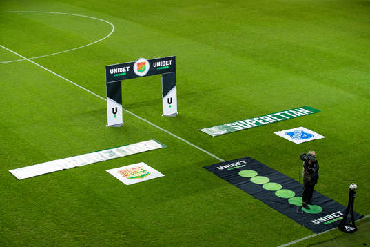 En portal med Unibet innan fotbollsmatchen i Superettan
