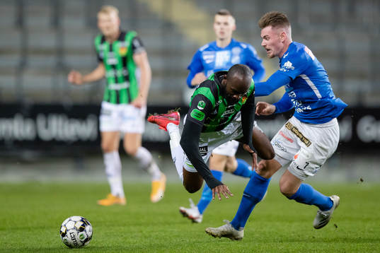 GAIS Boris Lumbana fälls av Norrbys Rasmus Örqvist