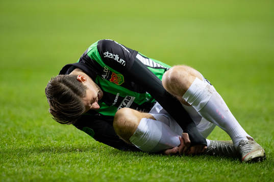 GAIS Adnan Maric tar sig för benet