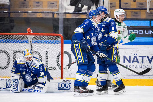 Leksands målvakt Janne Juvonen och Lucas Nordsäter och
