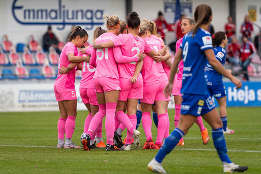 Rosengårds spelare jublar
