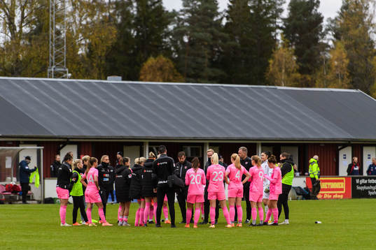 Rosengårds spelare samlas