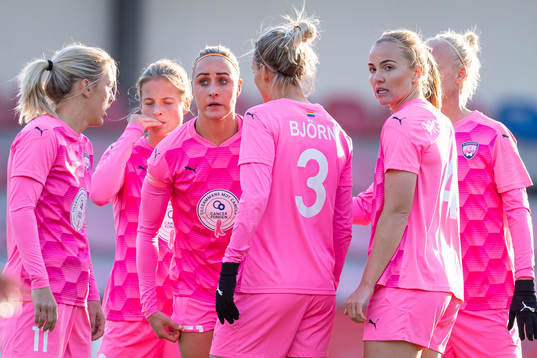 Rosengårds Sanne Troelsgaard och Glodis Perla Viggosdottir