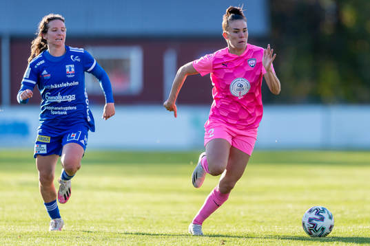 Vittsjös Elizabeth Eddy jagar Rosengårds Katrine Veje