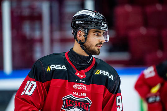 Malmö Redhawks Joe Veleno värmer upp innan