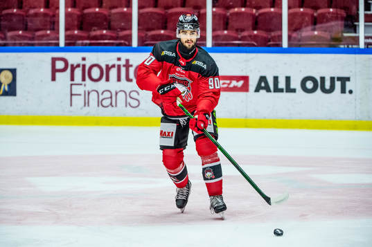 Malmö Redhawks Joe Veleno värmer upp innan