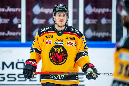 Luleås Erik Gustafsson värmer upp innan ishockeymatchen i