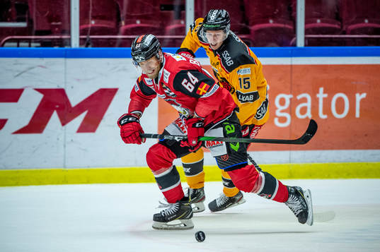 Malmö Redhawks Victor Backman mot Luleås Carl Mattsson
