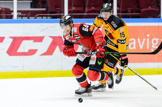 Malmö Redhawks Victor Backman och Luleås Carl Mattsson