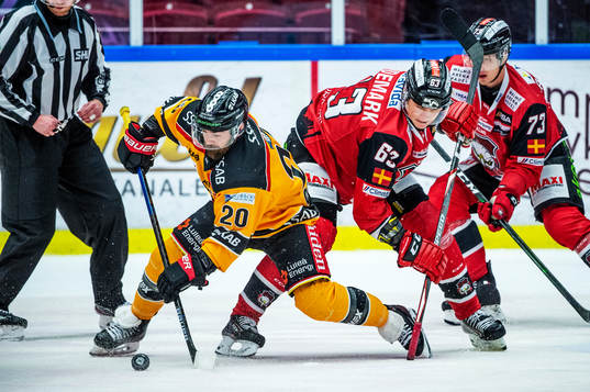 Luleås Jack Connolly mot Malmö Redhawks Fredrik