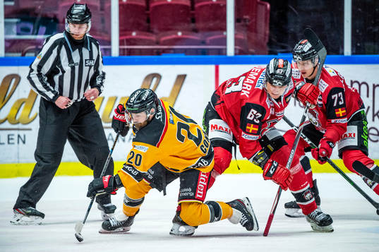 Luleås Jack Connolly mot Malmö Redhawks Fredrik