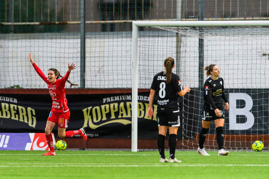 Örebros Cali Farquharson jublar