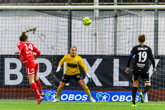 Örebros Cali Farquharson gör 1-1 bakom Göteborgs