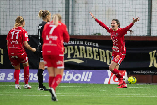 Örebros Cali Farquharson jublar