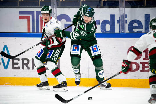 Frölundas Karl Henriksson och Färjestads Linus Arnesson