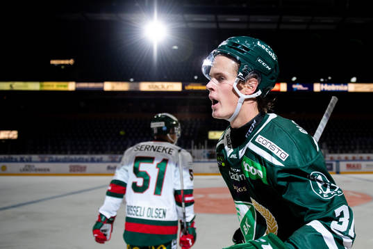Färjestads Carl Jakobsson jublar