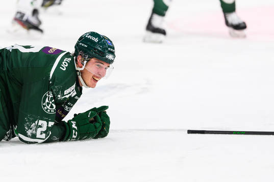 Färjestads Oskar Bäck har ont