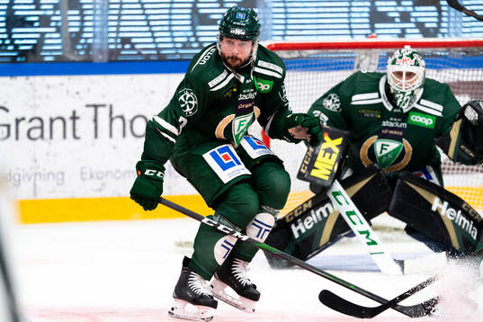 Färjestads Jens Westin täcker skott