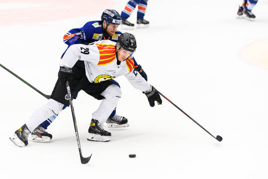 Brynäs Oscar Birgersson och Växjös Emil Forslund