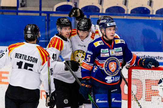 Brynäs Greg Scott och Tomi Sallinen jublar